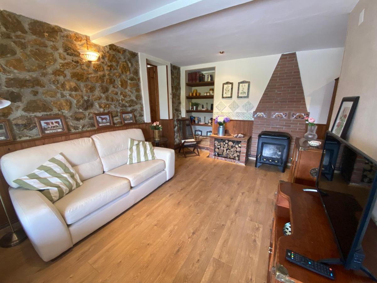 Villa Paraes Nava Exteriör bild