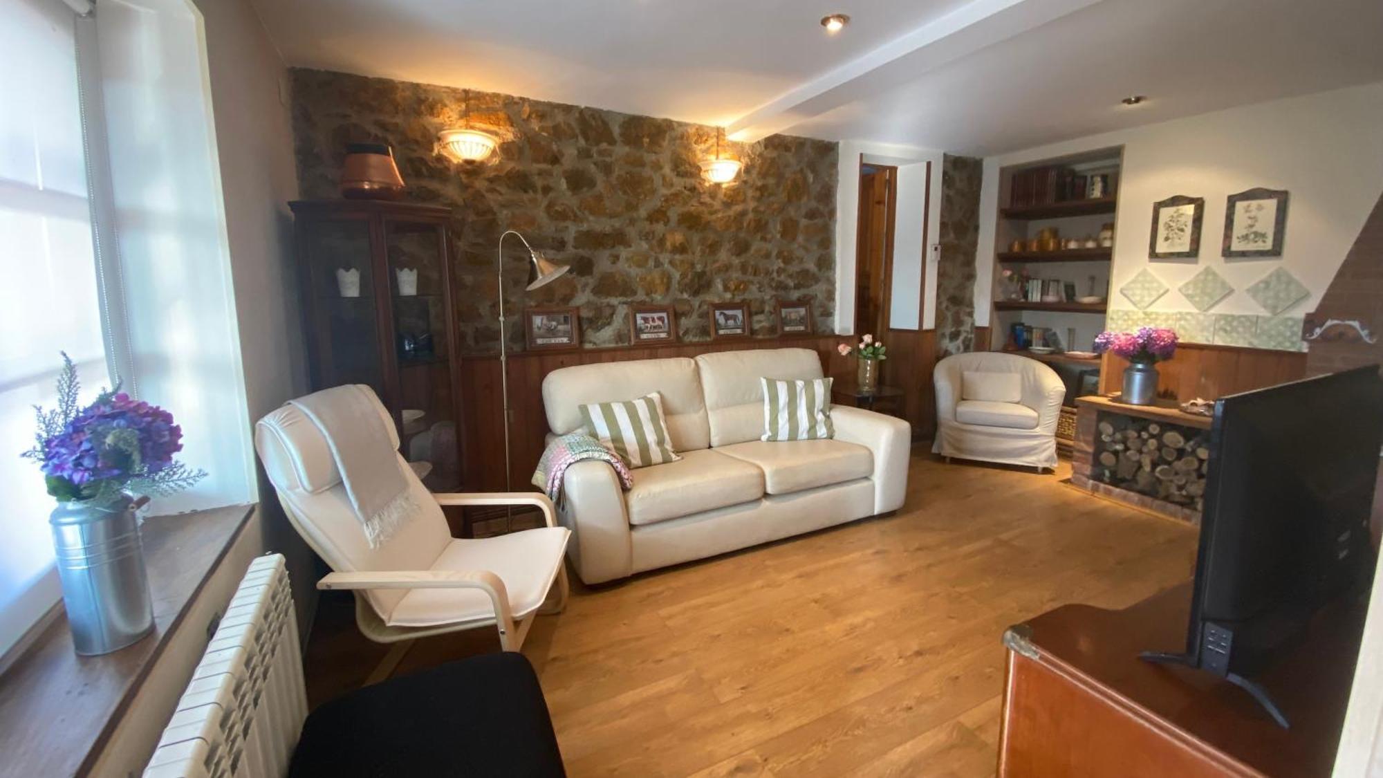 Villa Paraes Nava Exteriör bild
